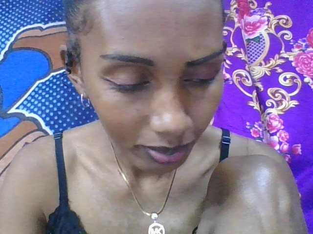 ninie1a live cam on BongaCams