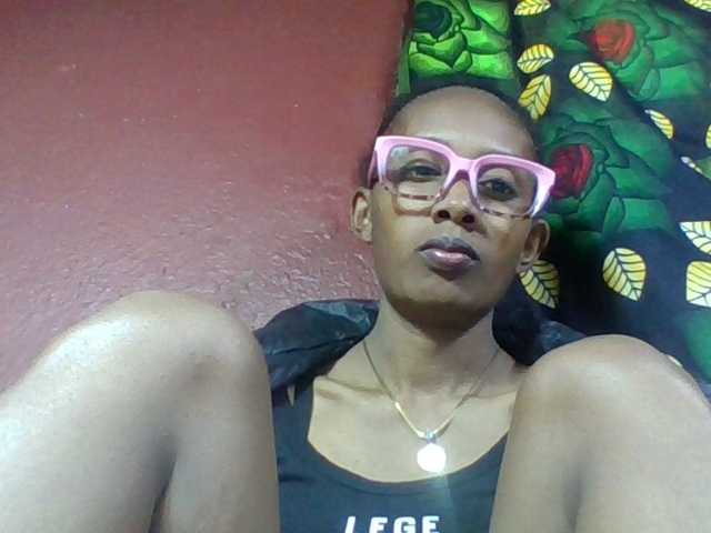 ninie1a live cam on BongaCams