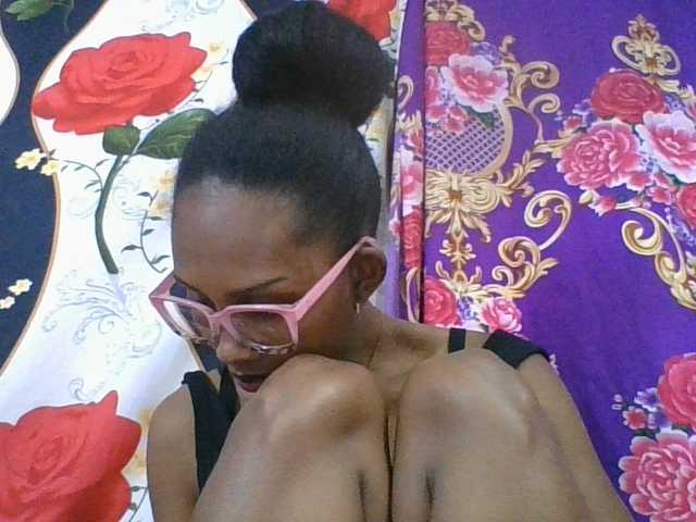 ninie1a live cam on BongaCams