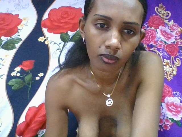 ninie1a live cam on BongaCams