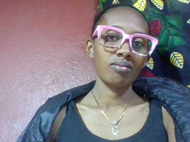ninie1a live cam on BongaCams