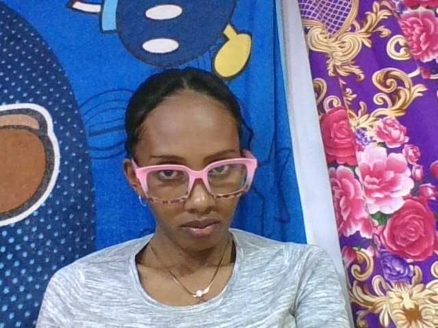 ninie1a live cam on BongaCams