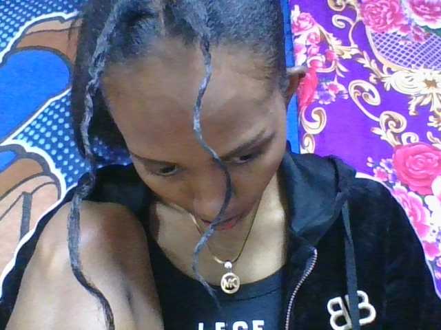 ninie1a live cam on BongaCams