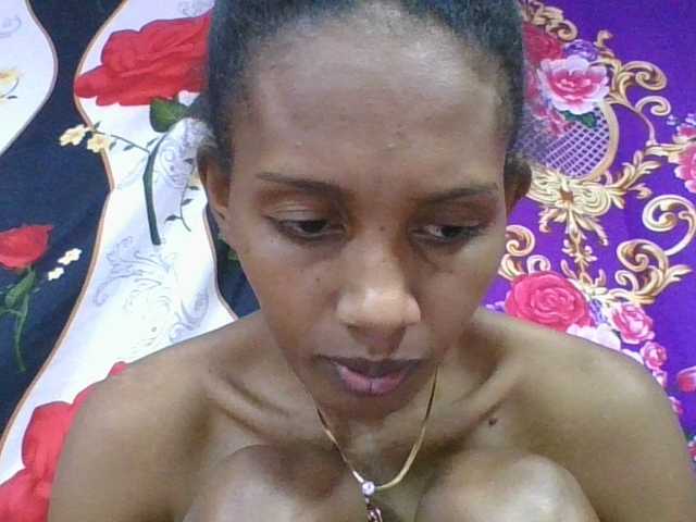 ninie1a live cam on BongaCams