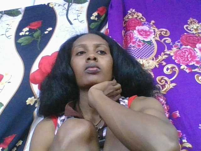 ninie1a live cam on BongaCams