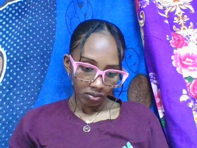 ninie1a live cam on BongaCams