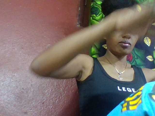 ninie1a live cam on BongaCams