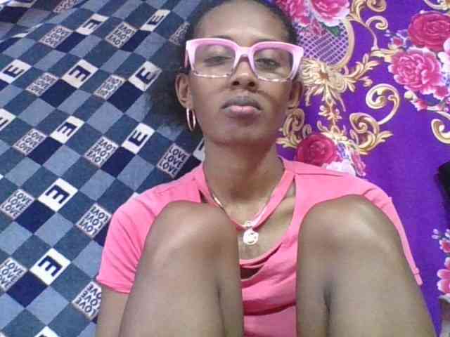 ninie1a Live Webcam on BongaCams