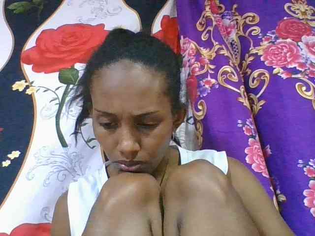 ninie1a Live Webcam on BongaCams
