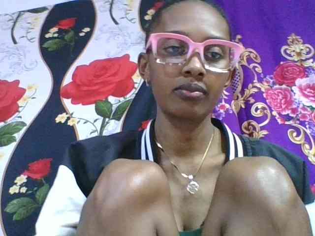 ninie1a Live Webcam on BongaCams