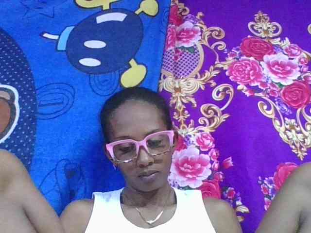 ninie1a Live Webcam on BongaCams