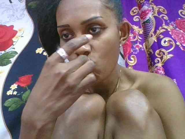 ninie1a Live Webcam on BongaCams