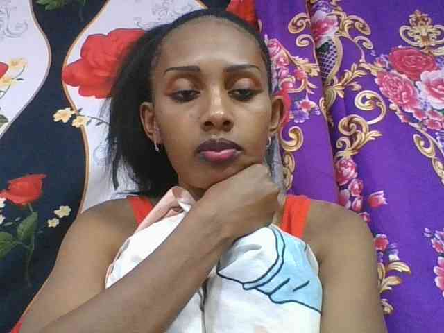 ninie1a Live Webcam on BongaCams