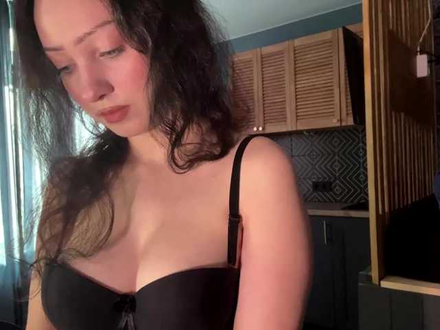 MeowAlika live cam on BongaCams