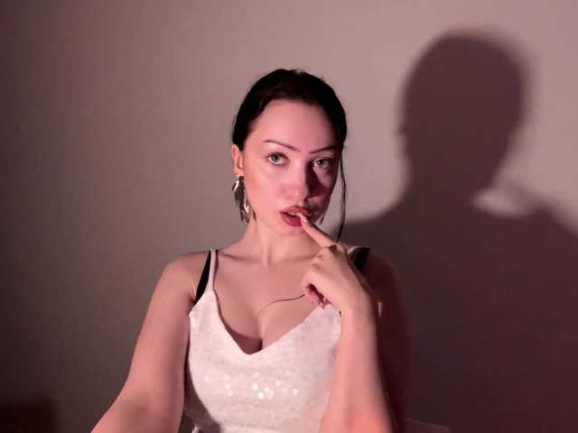 MeowAlika live cam on BongaCams