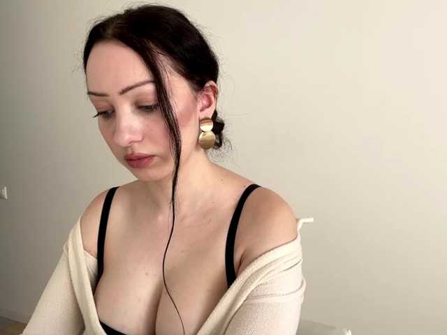 MeowAlika live cam on BongaCams