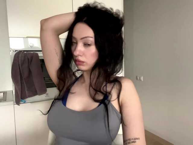MeowAlika live cam on BongaCams