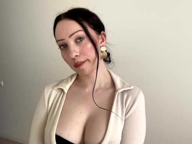 MeowAlika live cam on BongaCams