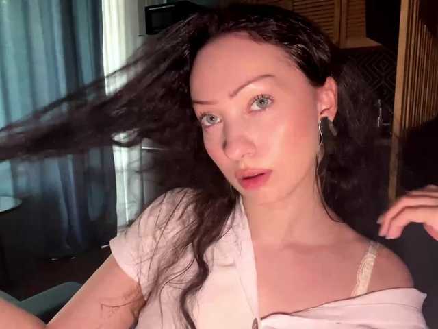 MeowAlika live cam on BongaCams