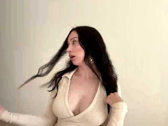 MeowAlika live cam on BongaCams