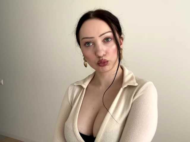 MeowAlika live cam on BongaCams
