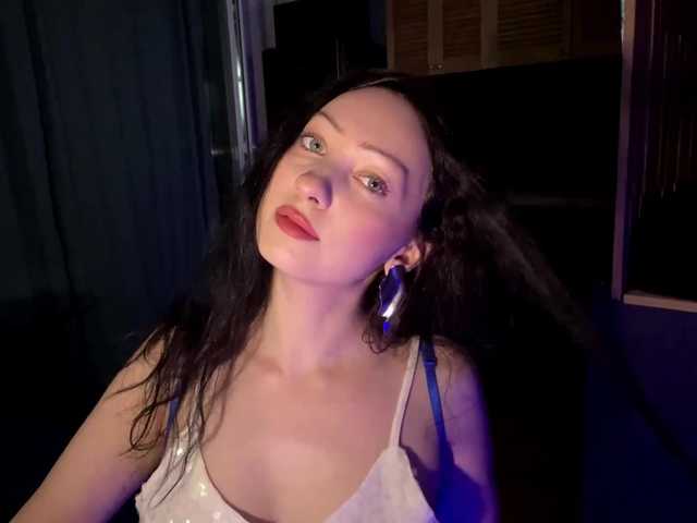 MeowAlika live cam on BongaCams