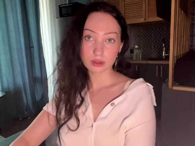 MeowAlika live cam on BongaCams