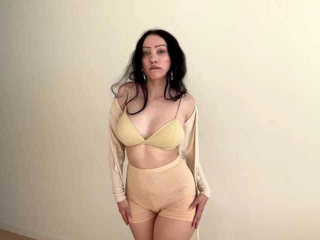 MeowAlika live cam on BongaCams