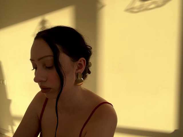 MeowAlika live cam on BongaCams