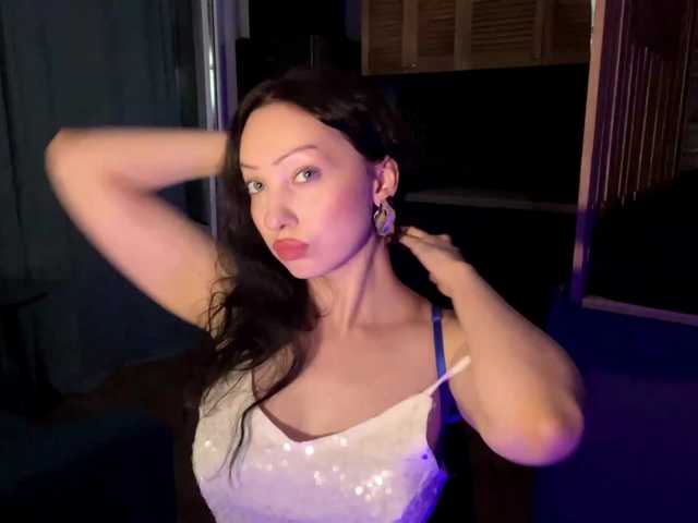 MeowAlika live cam on BongaCams