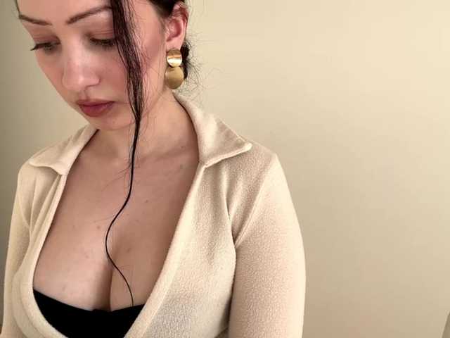 MeowAlika live cam on BongaCams