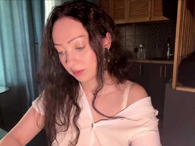 MeowAlika live cam on BongaCams