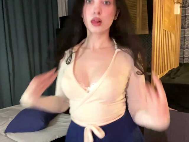 MeowAlika live cam on BongaCams