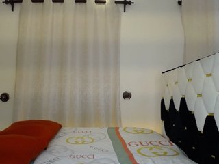 BellaLyna's Live Webcam