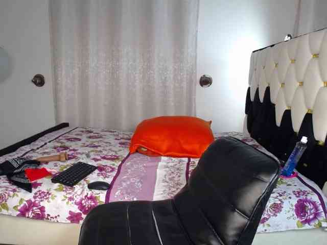 BellaLyna webcam