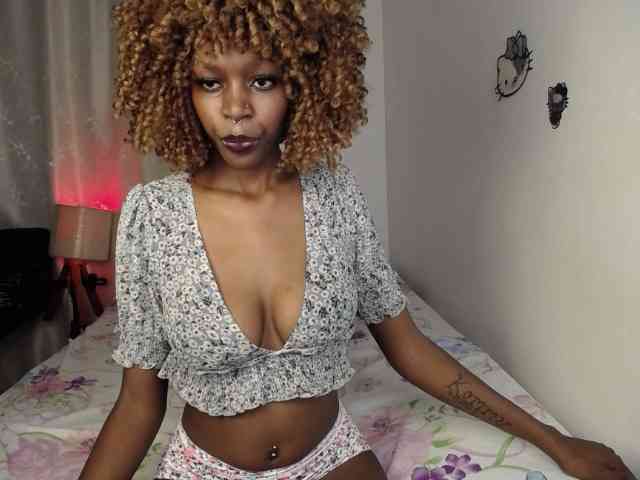 BellaLyna webcam