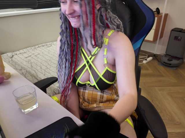 GreySwan's BongaCams show and profile