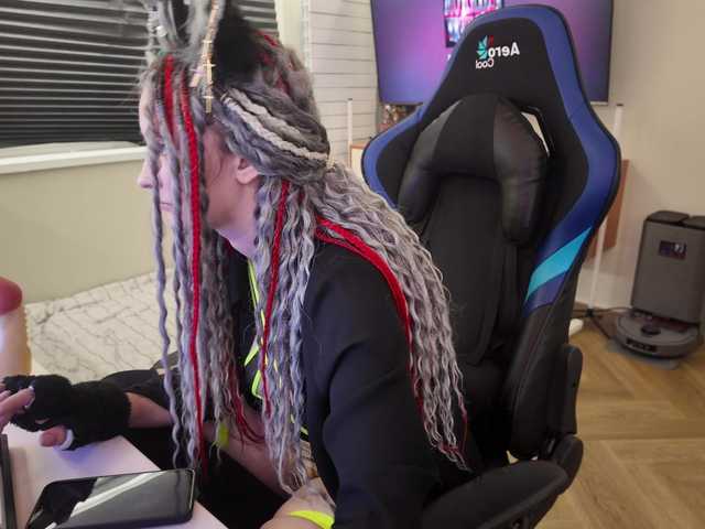 GreySwan's BongaCams show and profile