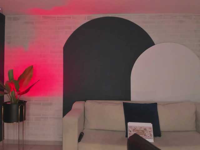 MiaSilvaX live webcam show