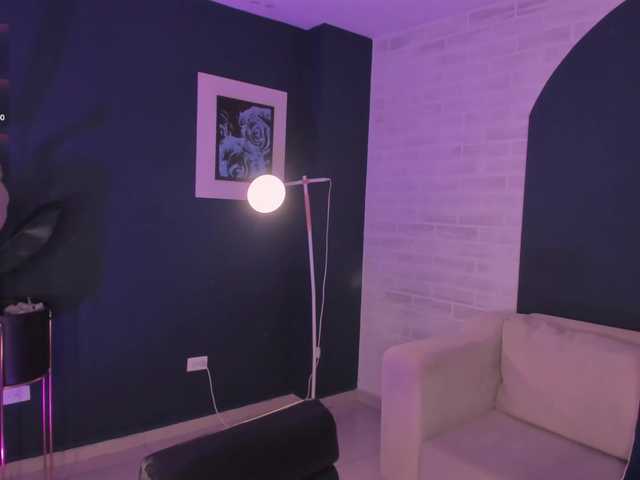 MiaSilvaX live webcam show