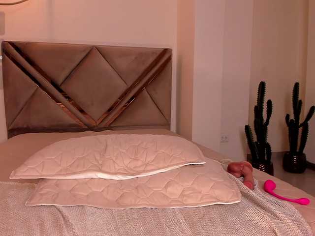 PaulineSanz live cam on BongaCams