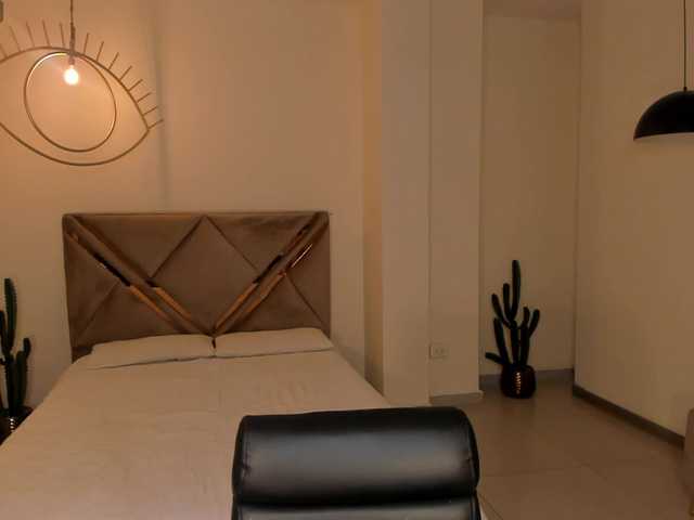 PaulineSanz live webcam show