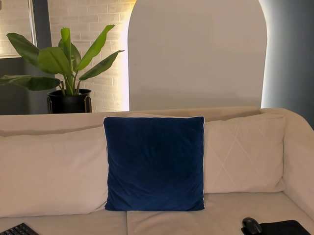 PaulineSanz live cam on BongaCams