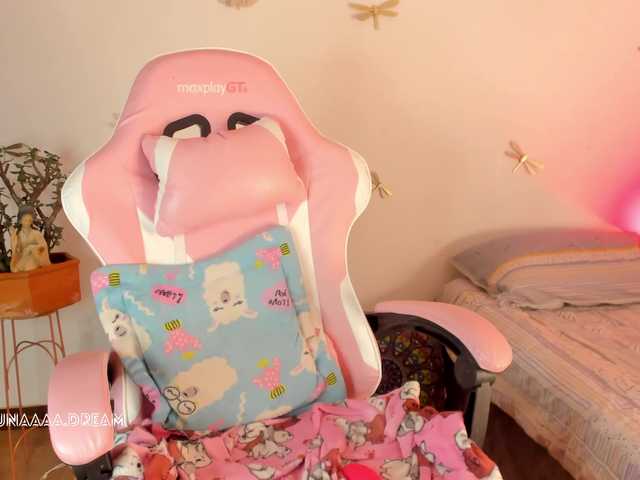 Princess-luna live cam on BongaCams
