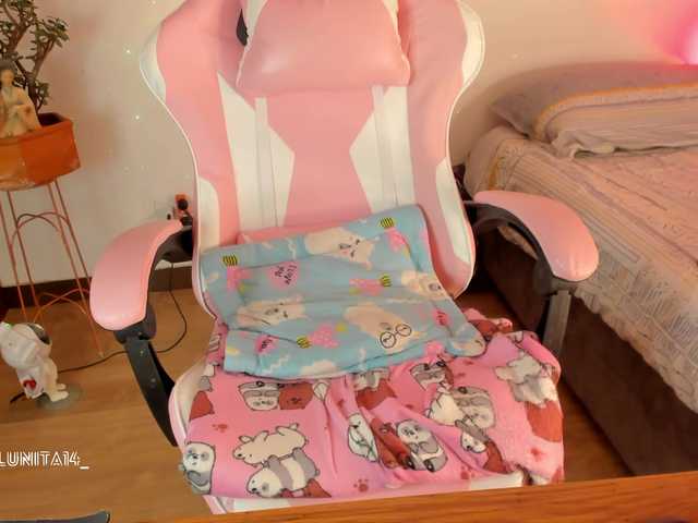 Princess-luna live cam on BongaCams