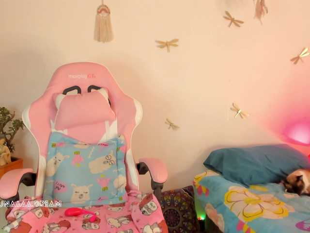 Princess-luna live cam on BongaCams
