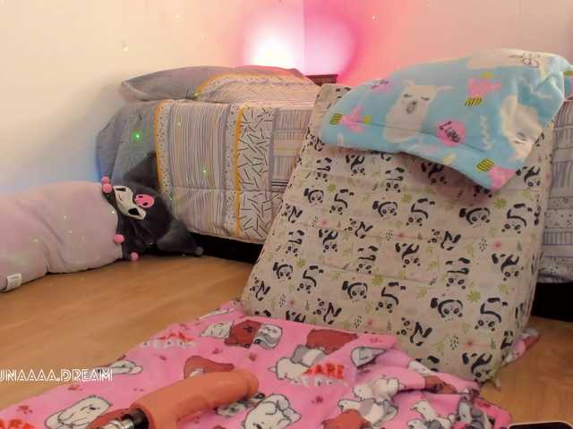 Princess-luna live cam on BongaCams