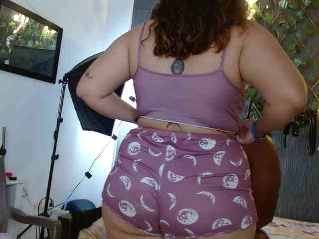 curvy-sofi-hard