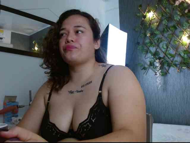 curvy-sofi-hard