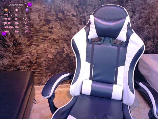 Hannah-Collen's BongaCams show and profile